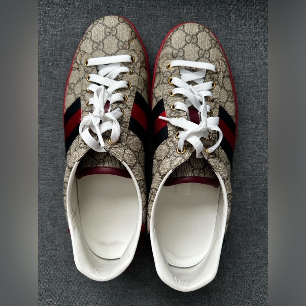 Authentic men’s Gucci Ace GG Supreme Low Top sneakers